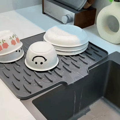 🔥 Hot Sale 50% OFF 🔥Heavy-Duty 3-in-1 Silicone Mat: Drainer, Trivet & Chopping Cushion